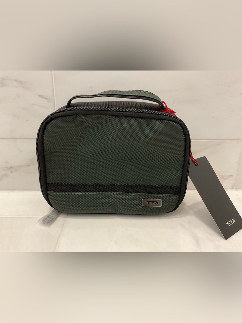 NEW TUMI Zippered CUBE TRAVEL POUCH - Cosmetic Bag - SPRUCE GREEN
